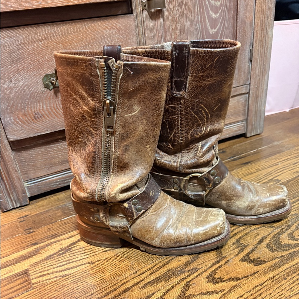 Brown Leather Boots with Zipper Detail